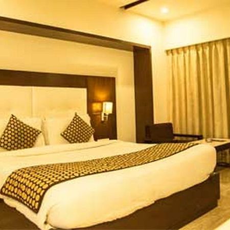 Hotel Grand Thakar Radźkot Zewnętrze zdjęcie